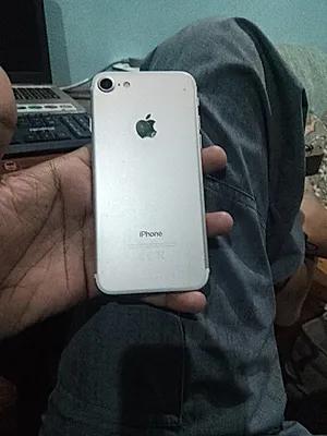 Apple iPhone 7