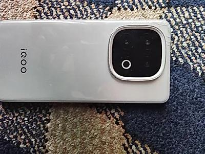 vivo iQOO 13