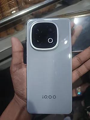 vivo iQOO 13