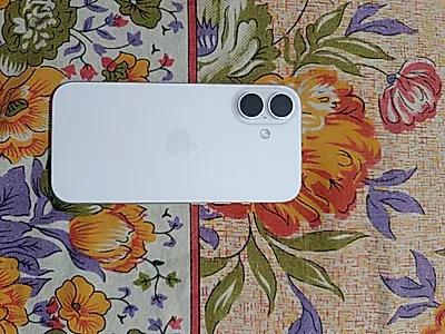Apple iPhone 16