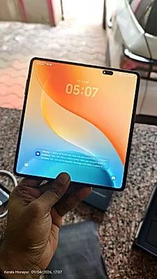 Honor Magic V2