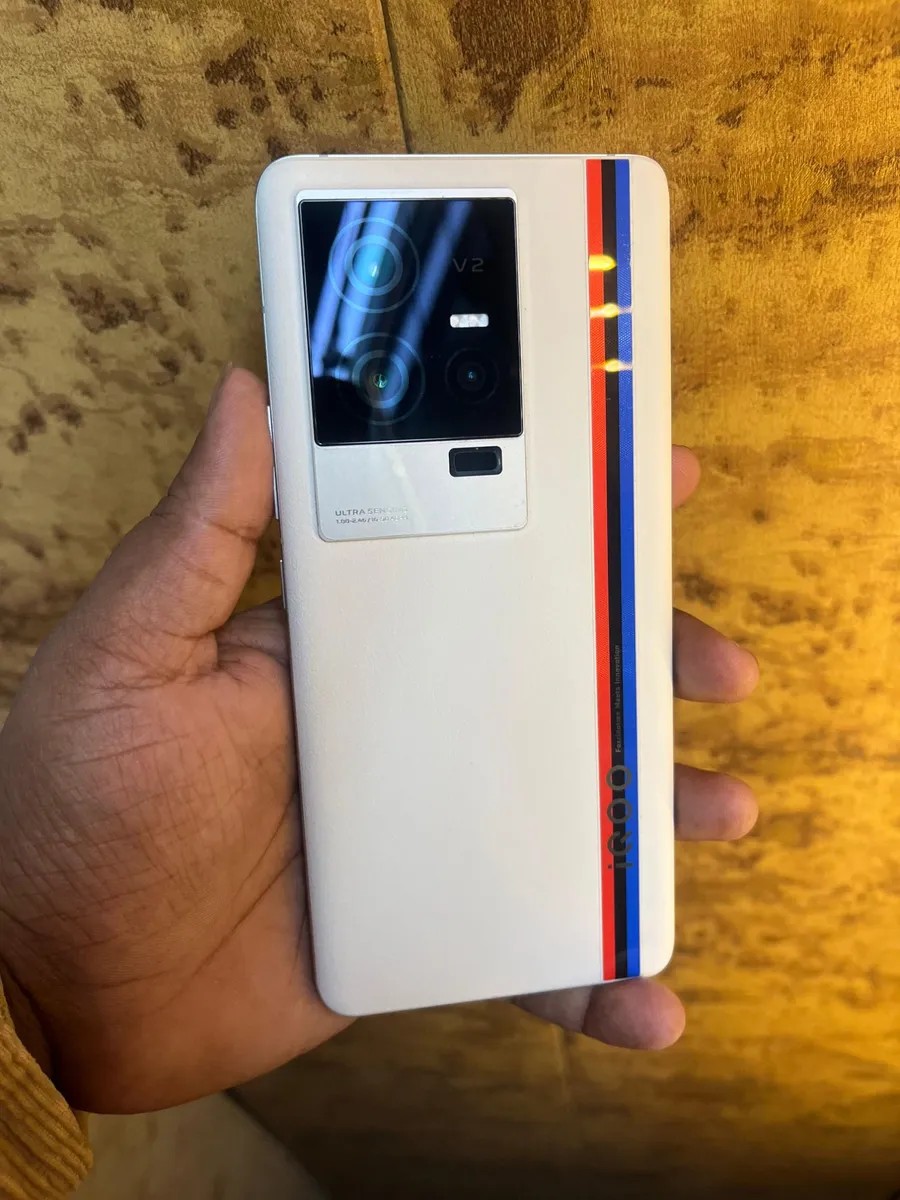vivo iQOO 11