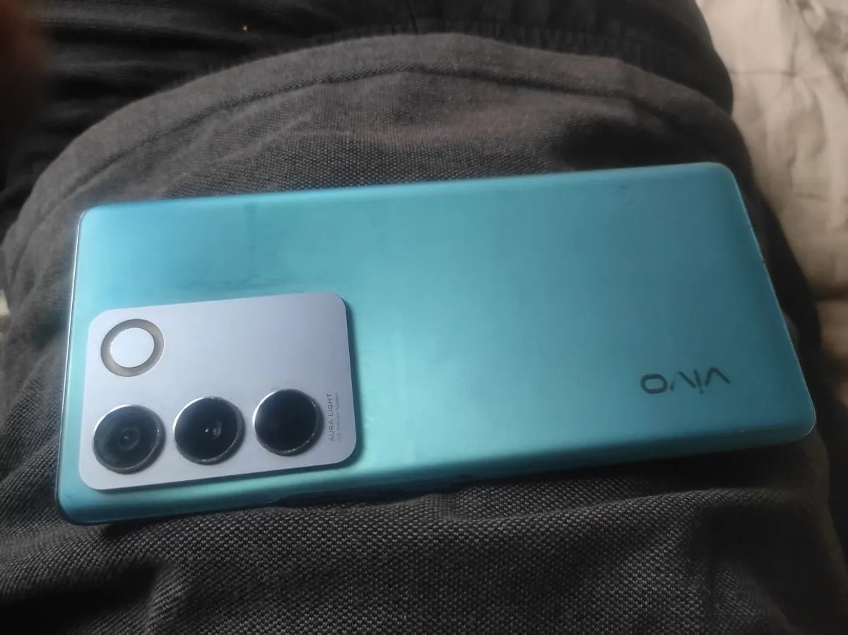 vivo V27