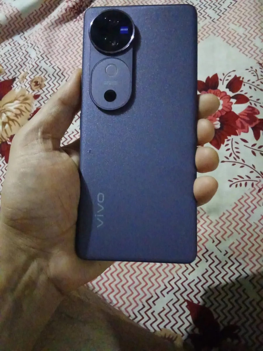 vivo V40