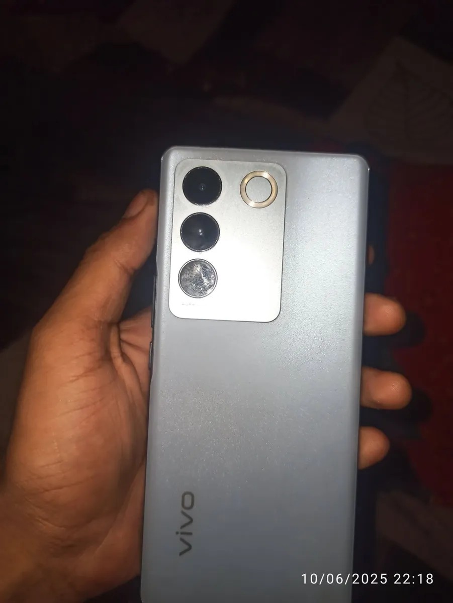 vivo V27