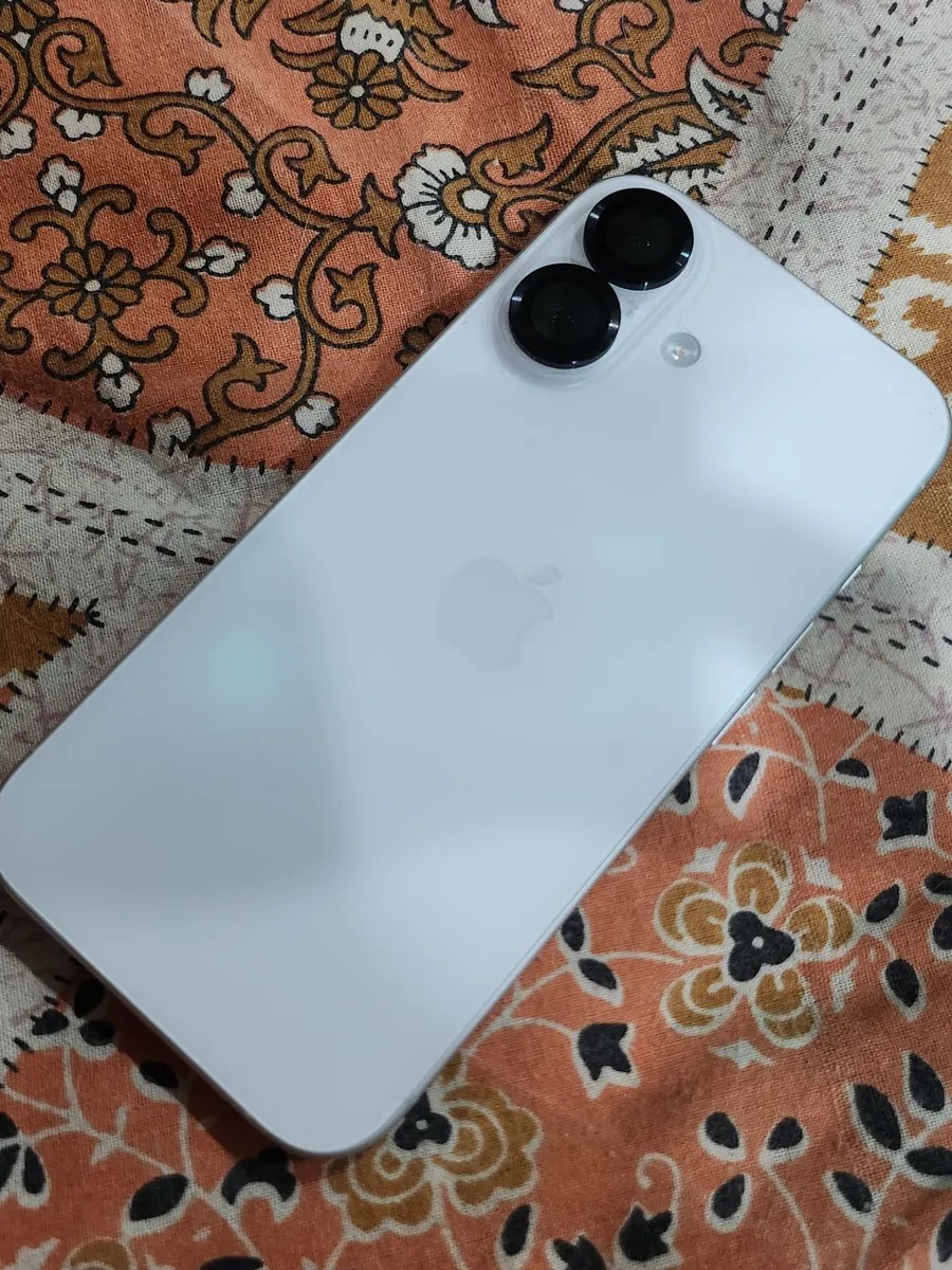 Apple iPhone 16
