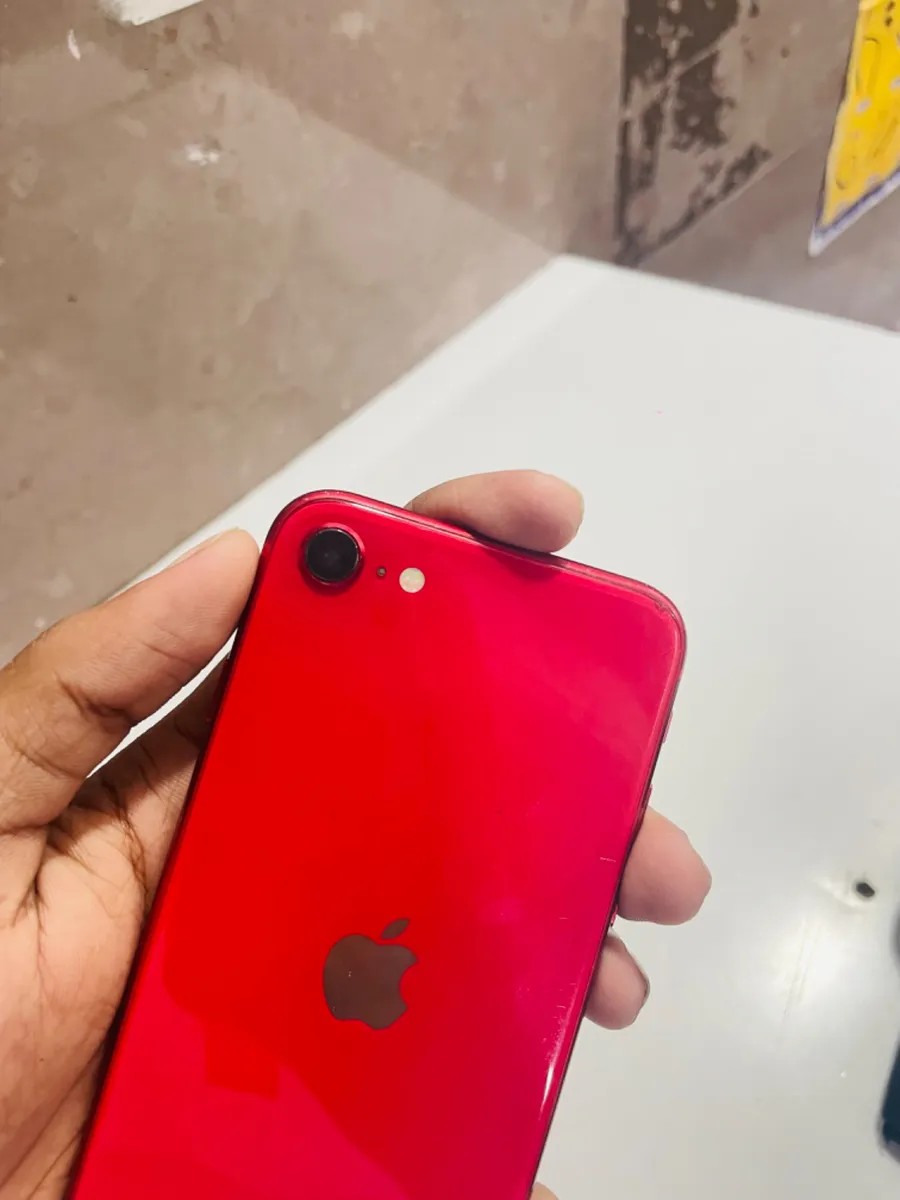 Apple iPhone SE (2020)