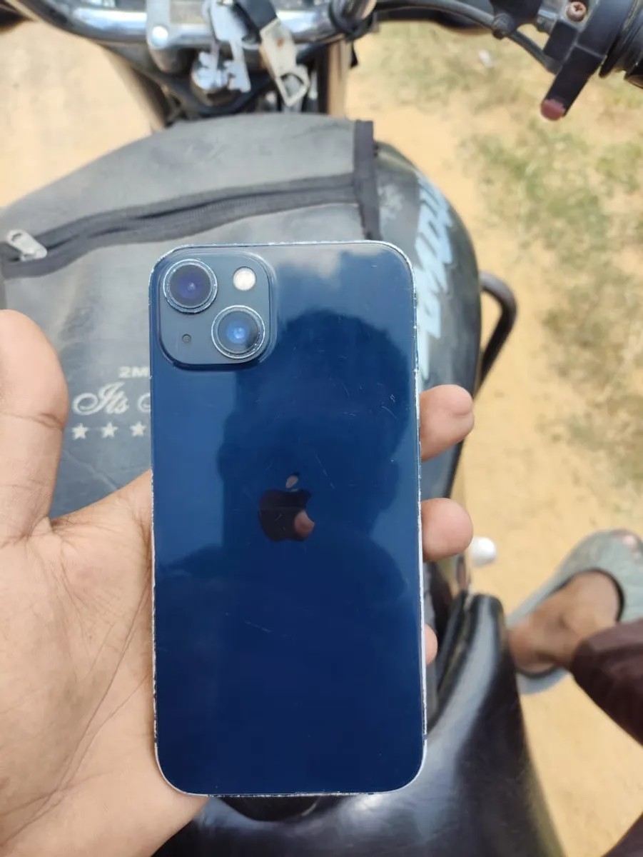 Apple iPhone 13