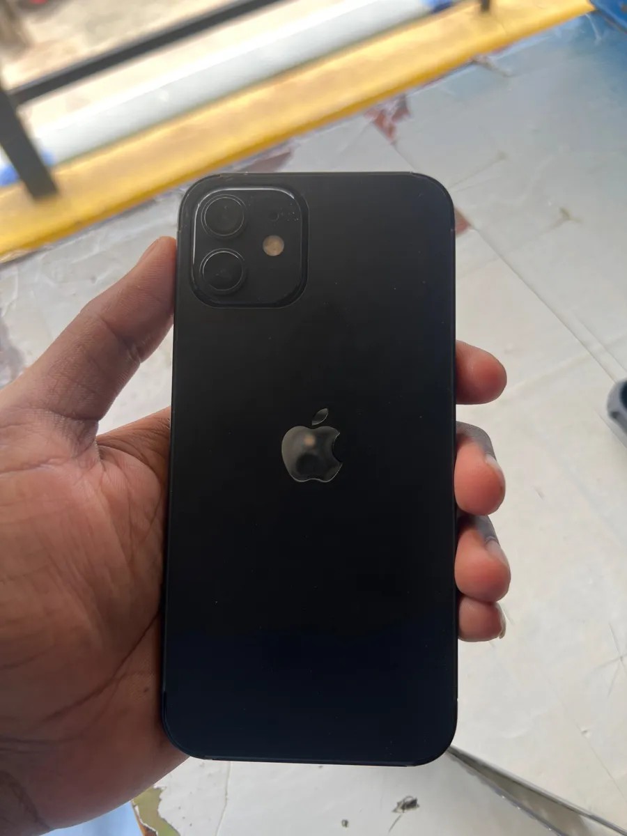 Apple iPhone 12