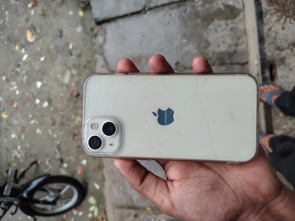 Apple iPhone 13