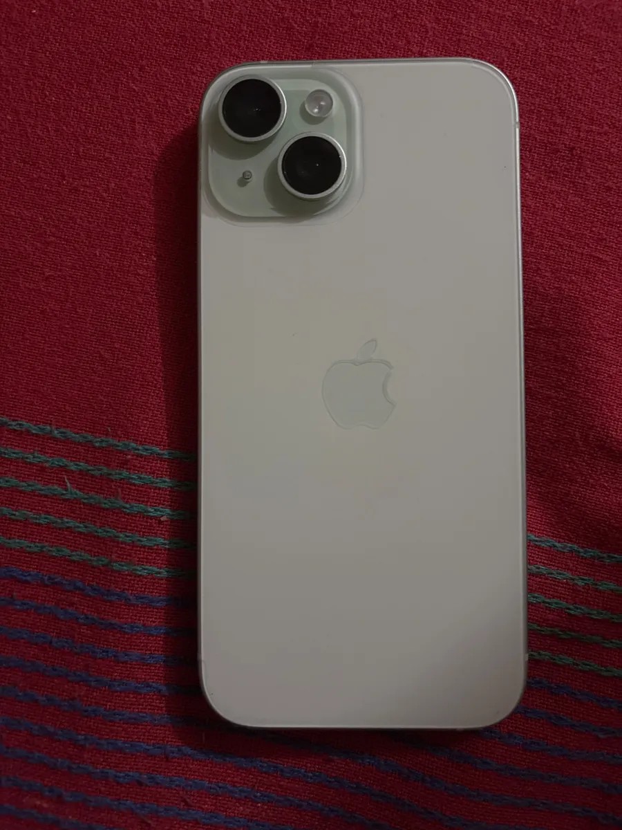 Apple iPhone 15