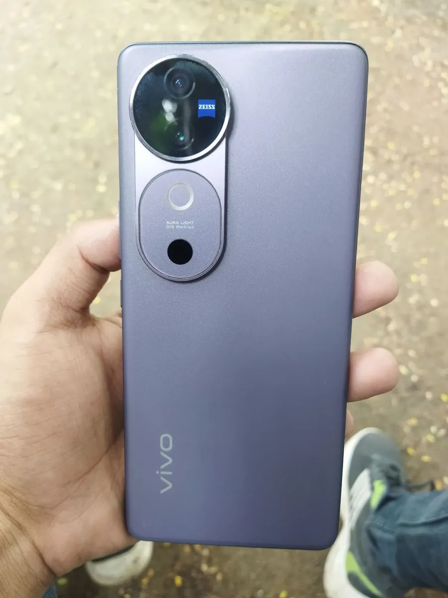 vivo V40