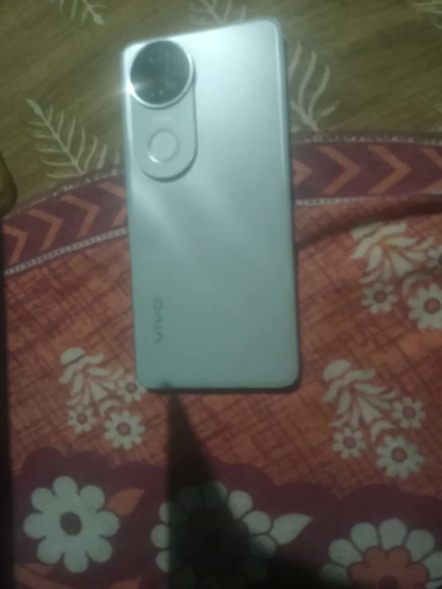 vivo V50