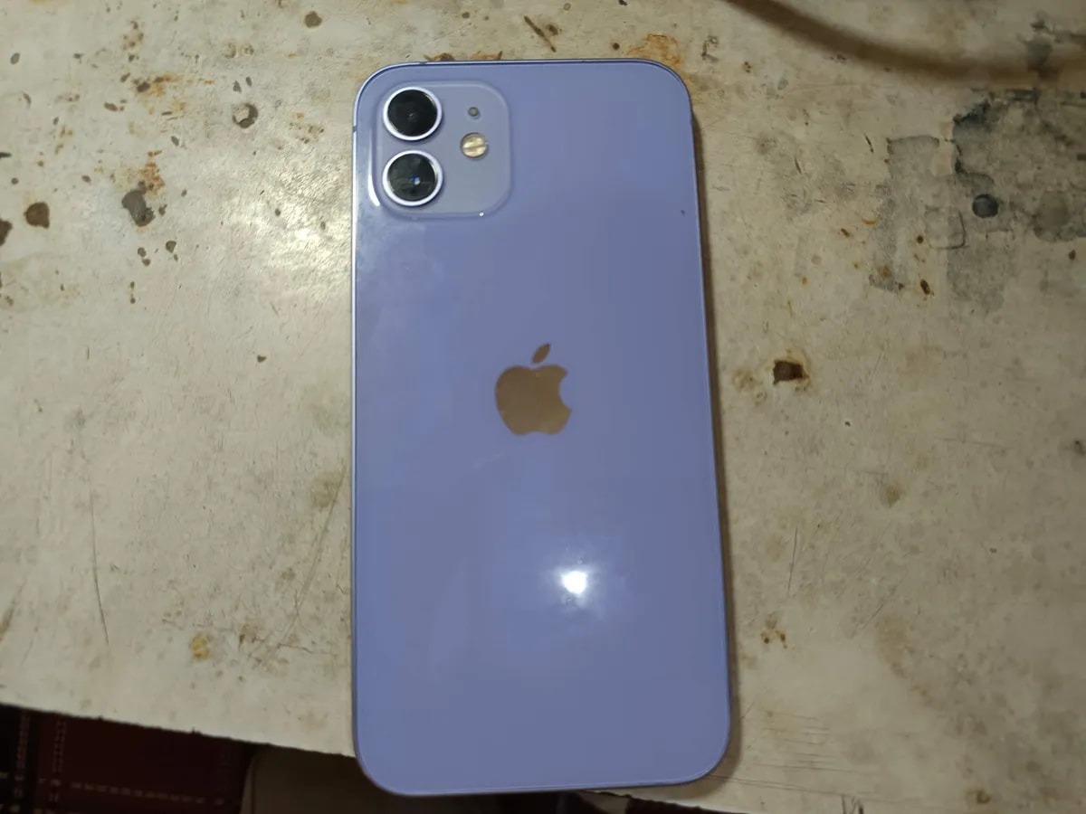 Apple iPhone 12