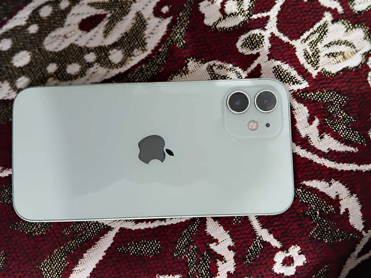 Apple iPhone 12