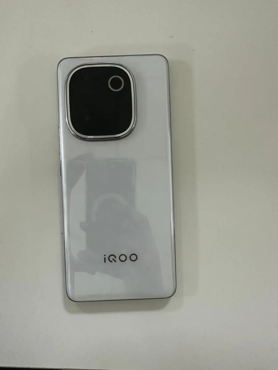 vivo iQOO Z9s Pro