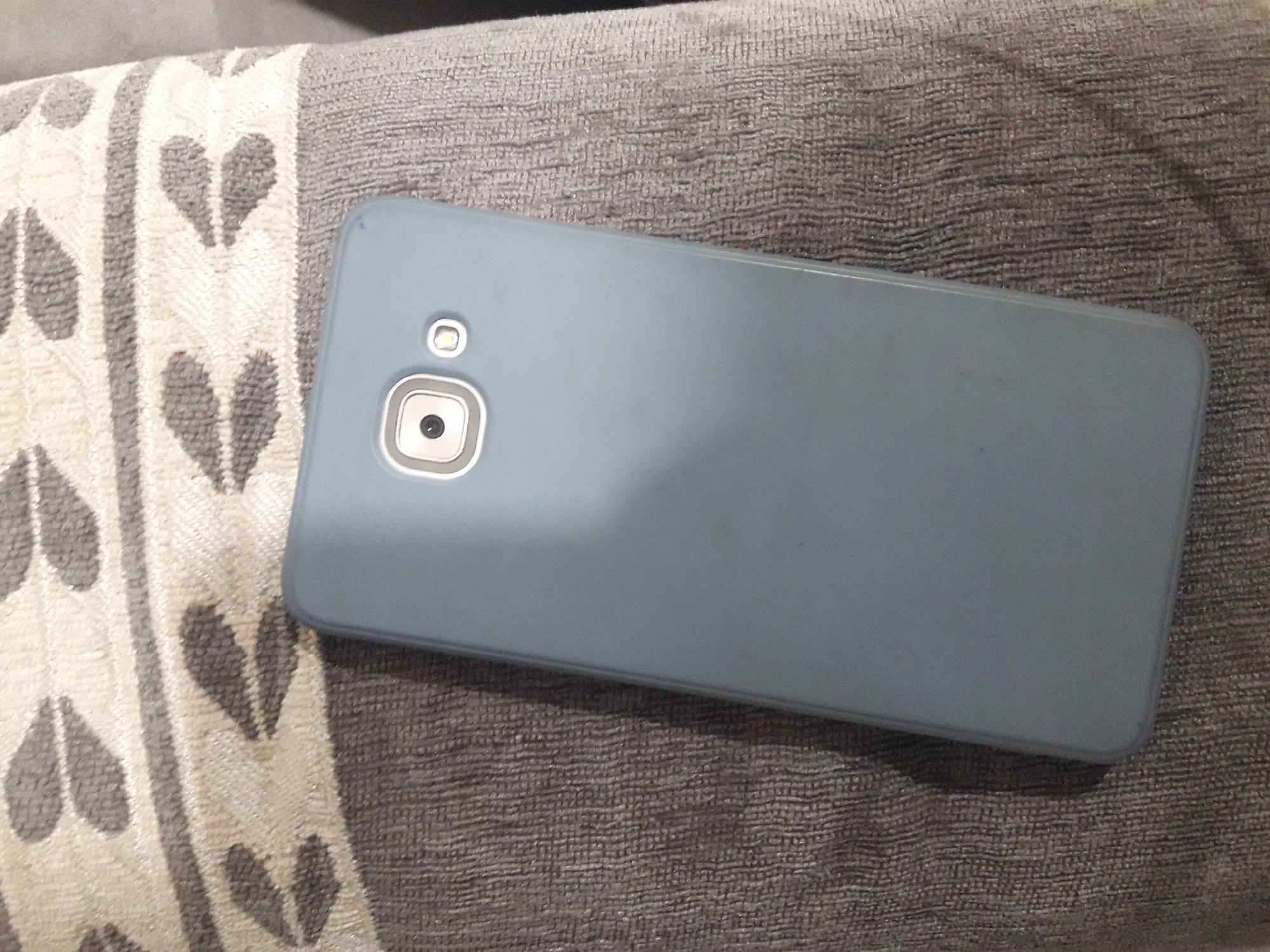 Samsung Galaxy J7 (2016)