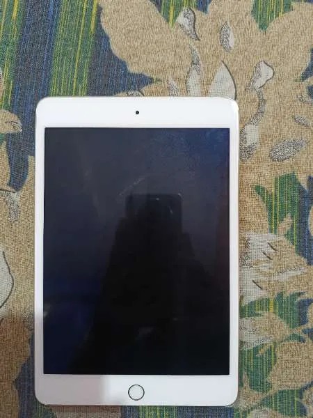 Apple iPad mini 4 (2015)