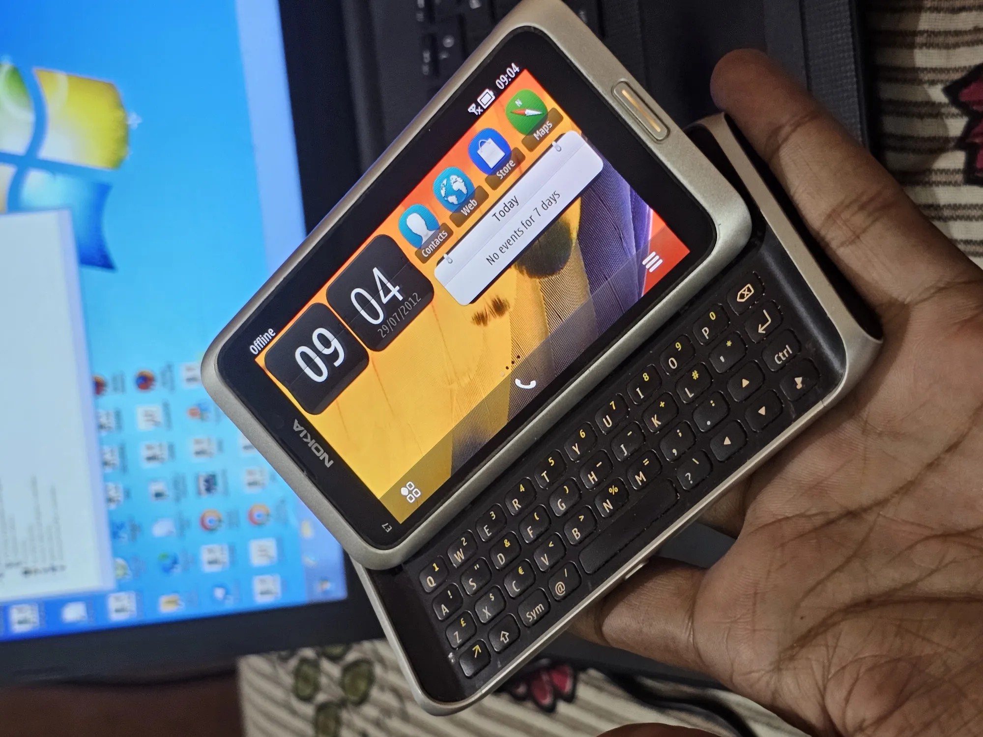 Nokia E7
