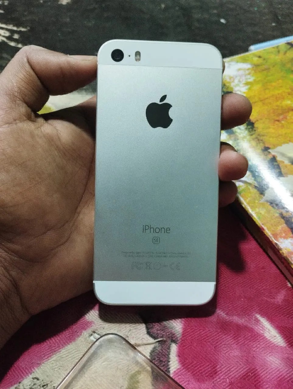 Apple iPhone SE