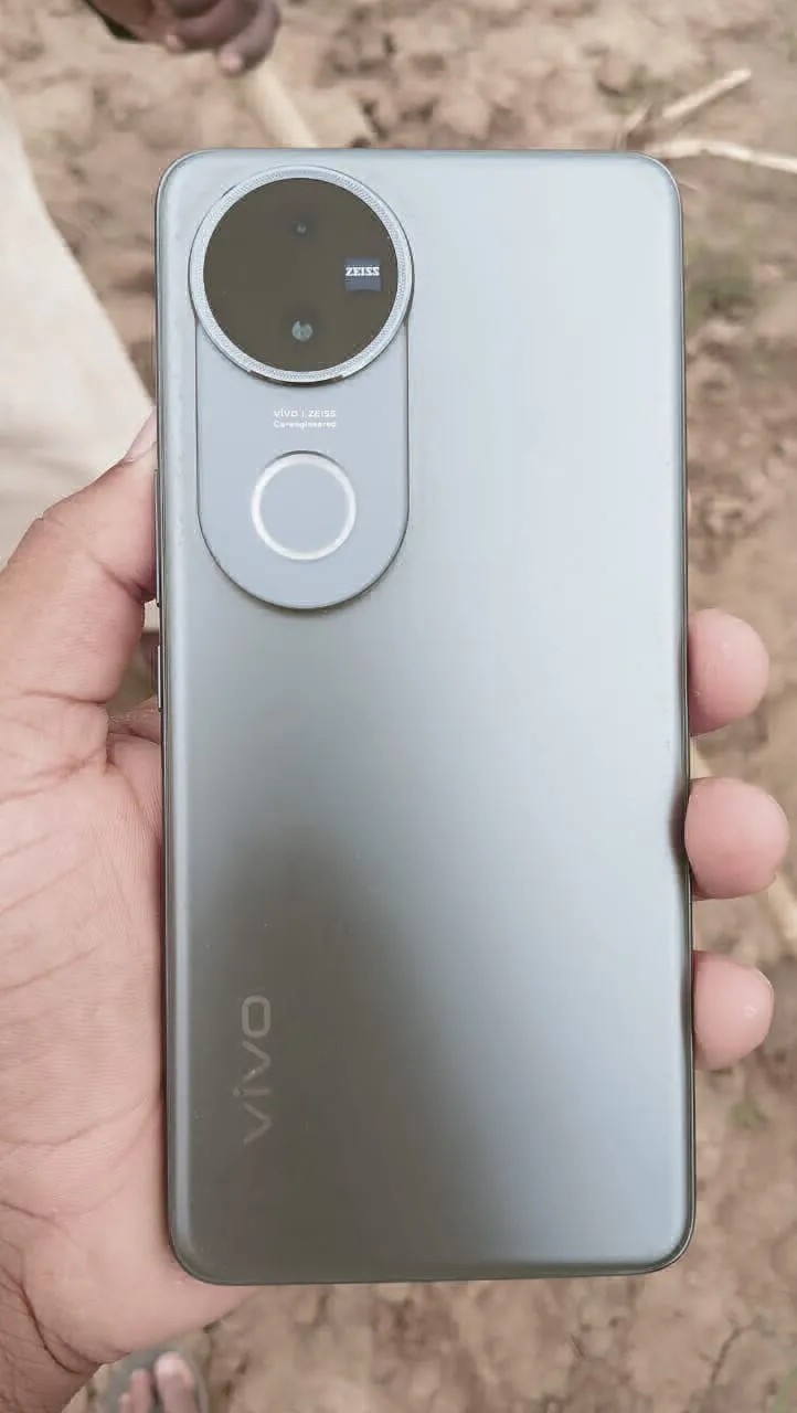 vivo V50