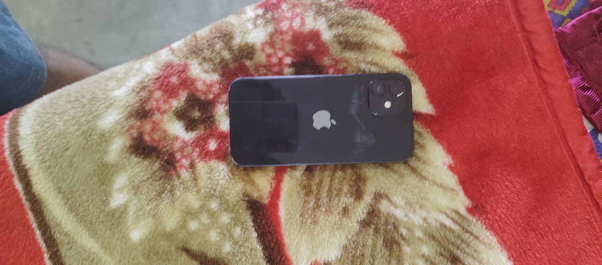 Apple iPhone 12