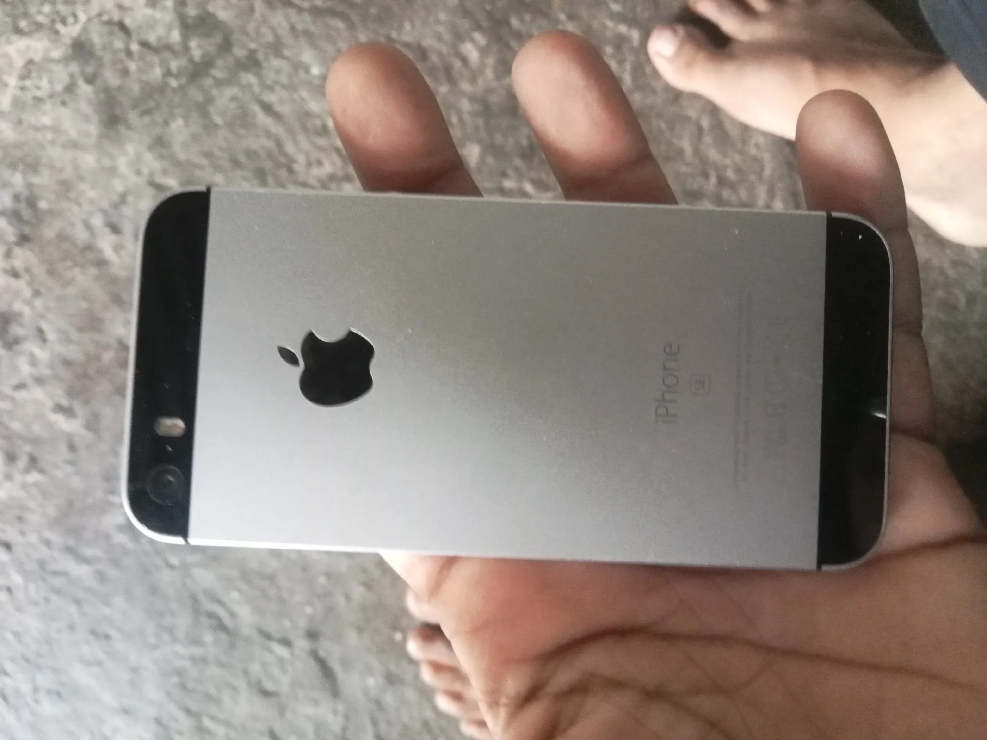 Apple iPhone SE