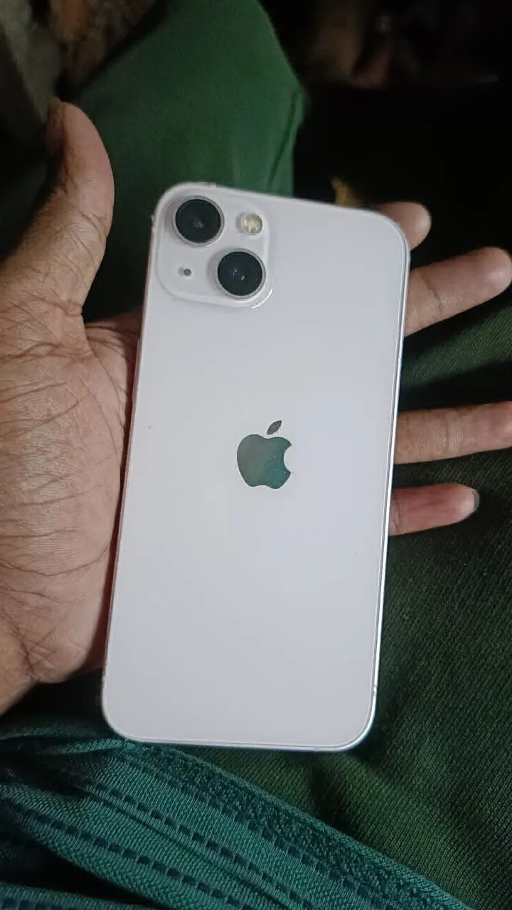 Apple iPhone 13