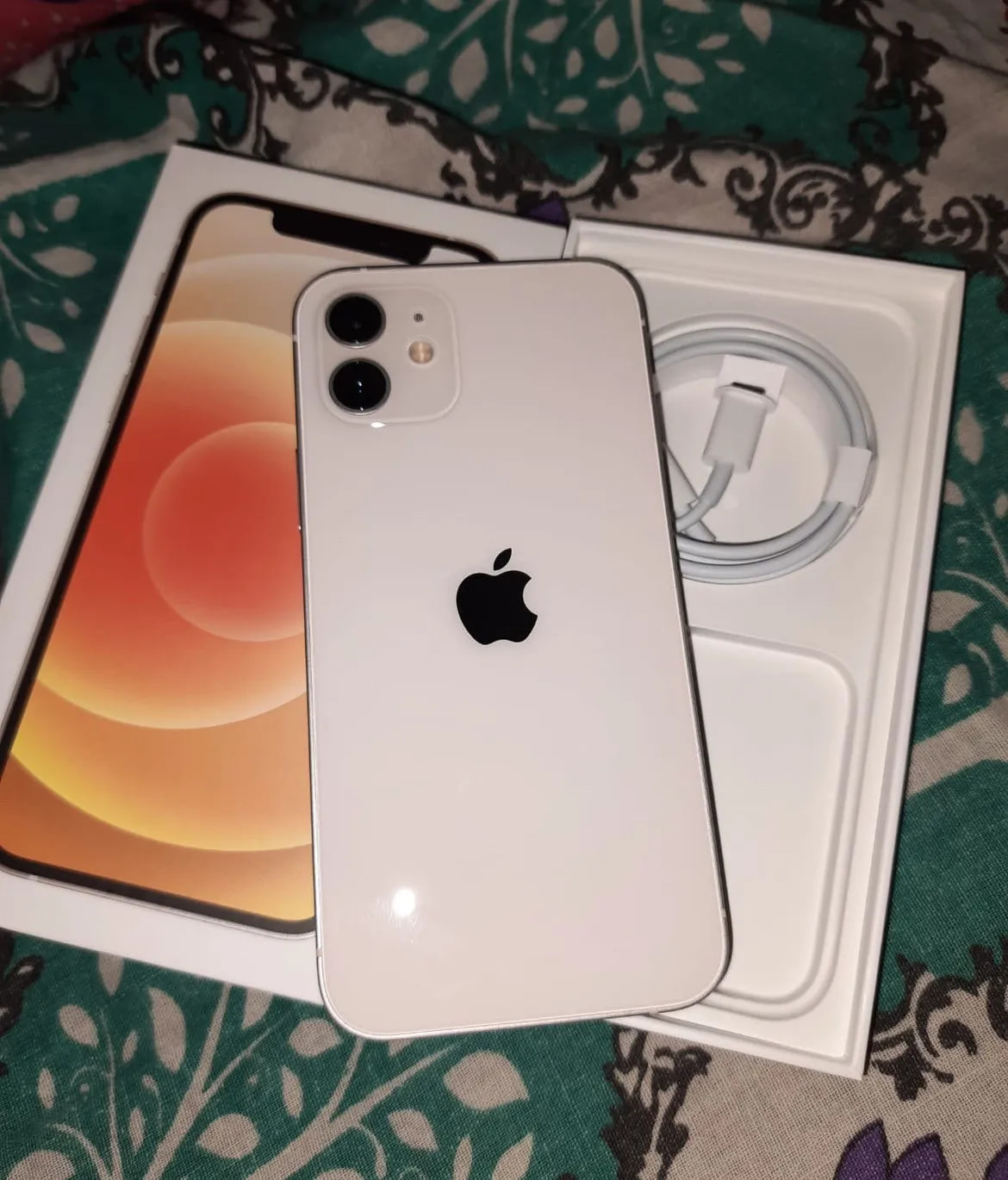 Apple iPhone 12