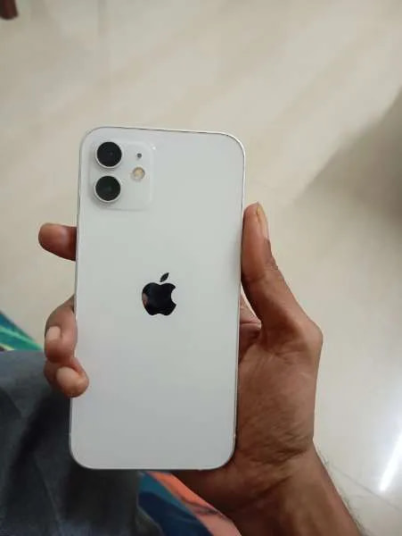 Apple iPhone 12
