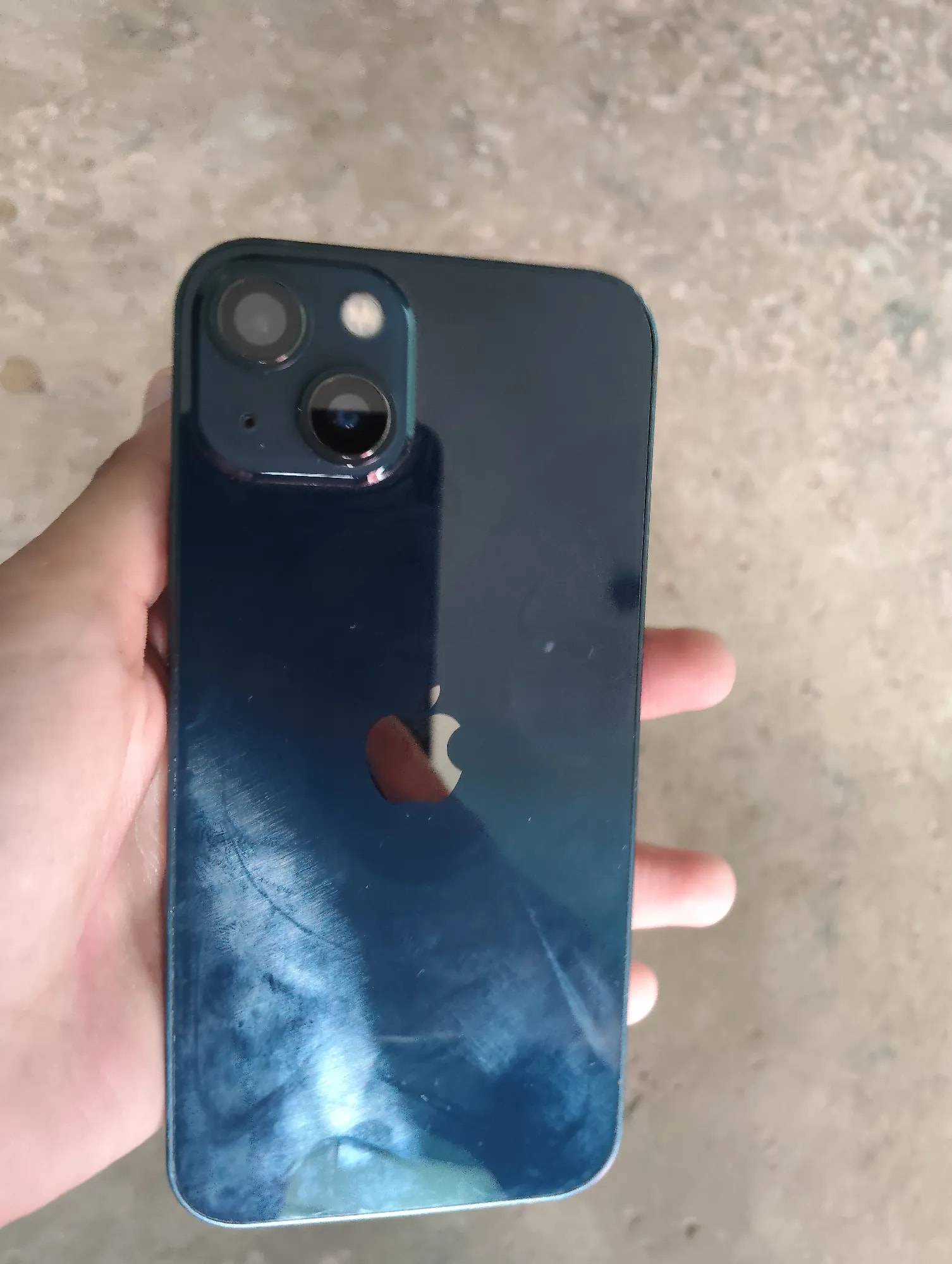 Apple iPhone 13