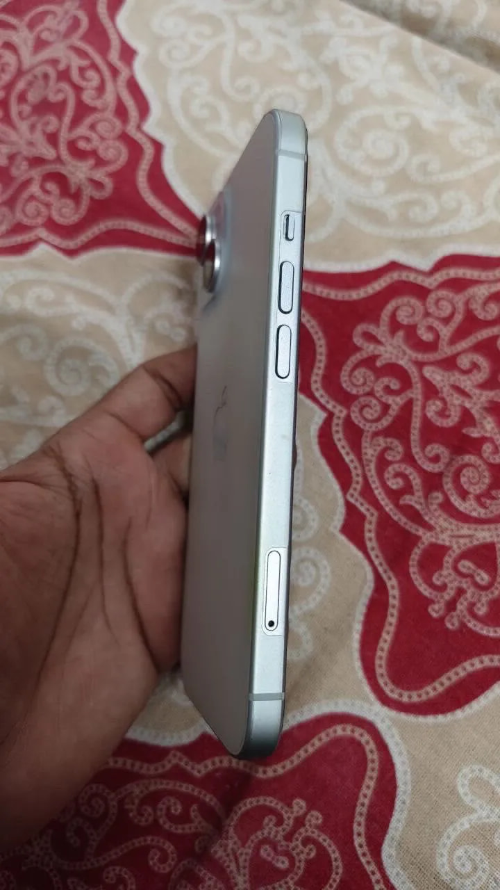 Apple iPhone 15