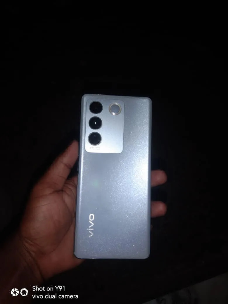 vivo V27