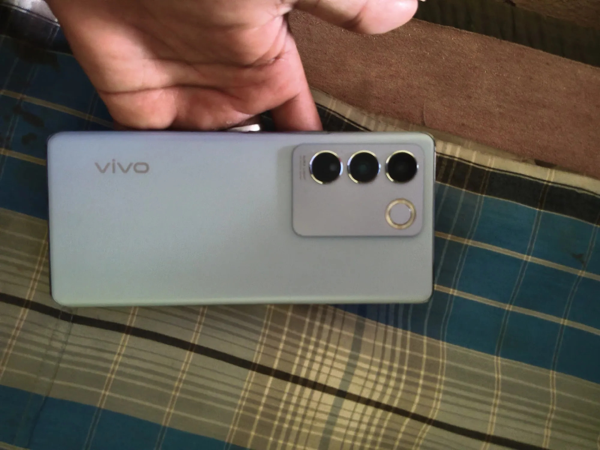 vivo V27