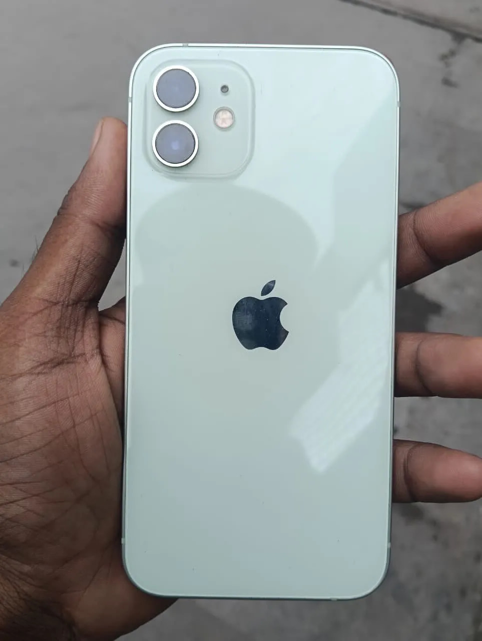 Apple iPhone 12