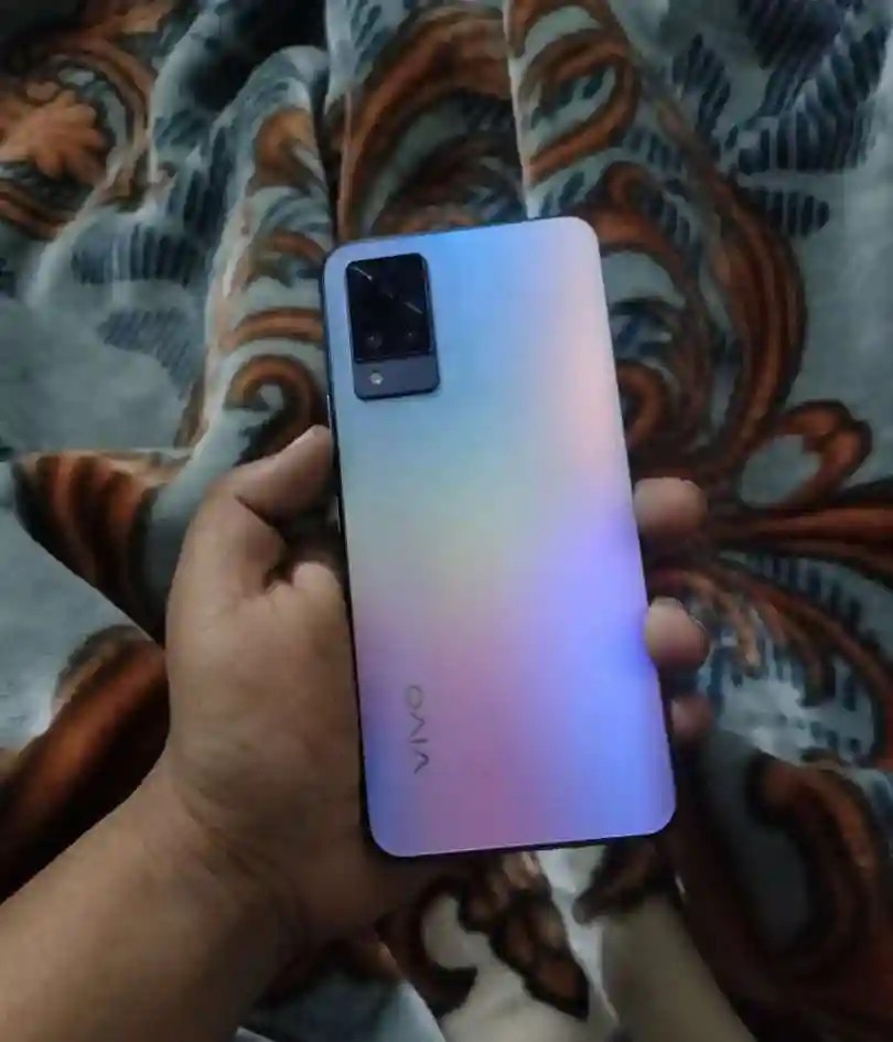 vivo V21
