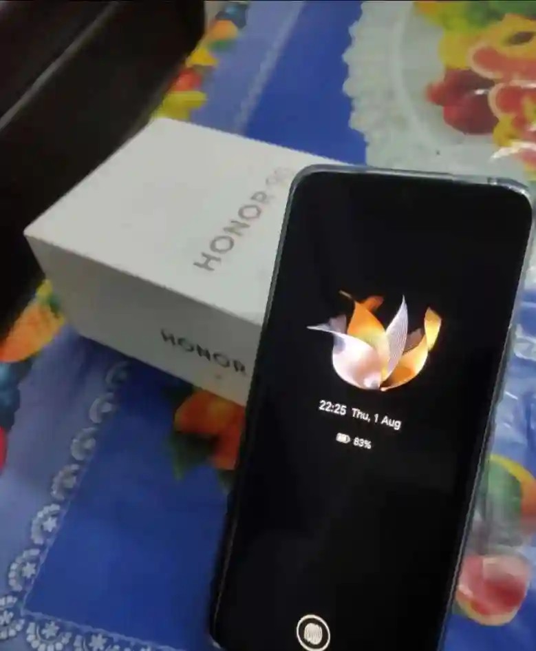 Honor 90