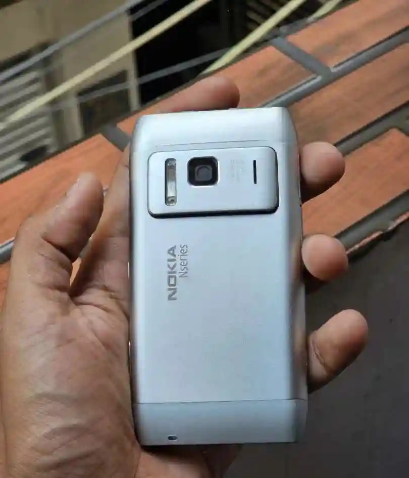 Nokia E6