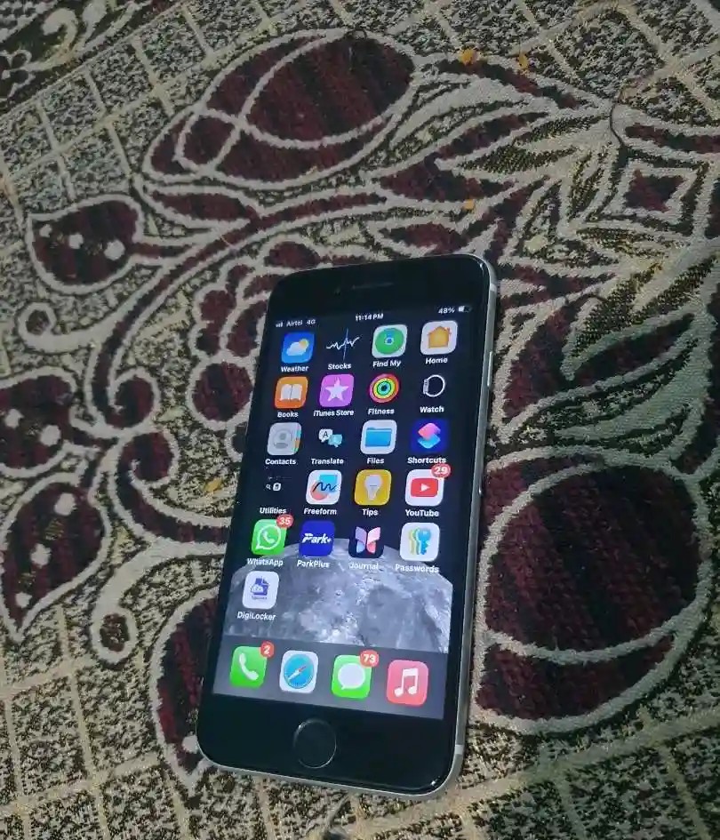 Apple iPhone SE (2020)