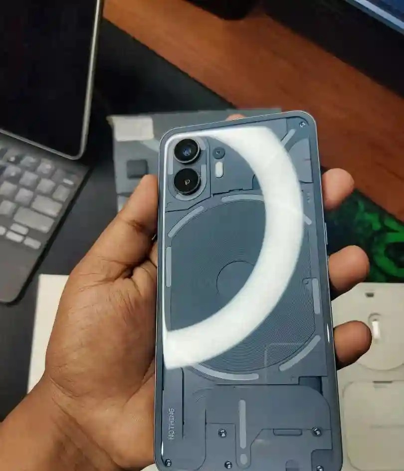 Nothing Phone (2)