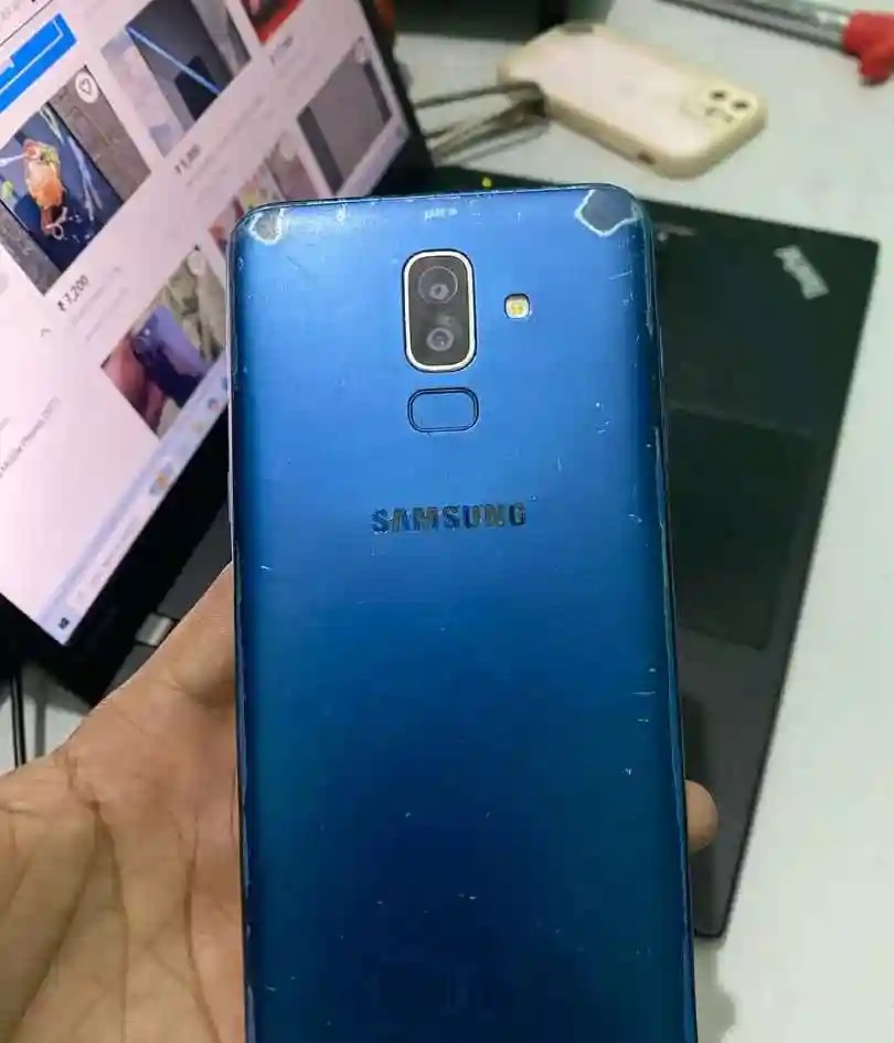 Samsung Galaxy J8