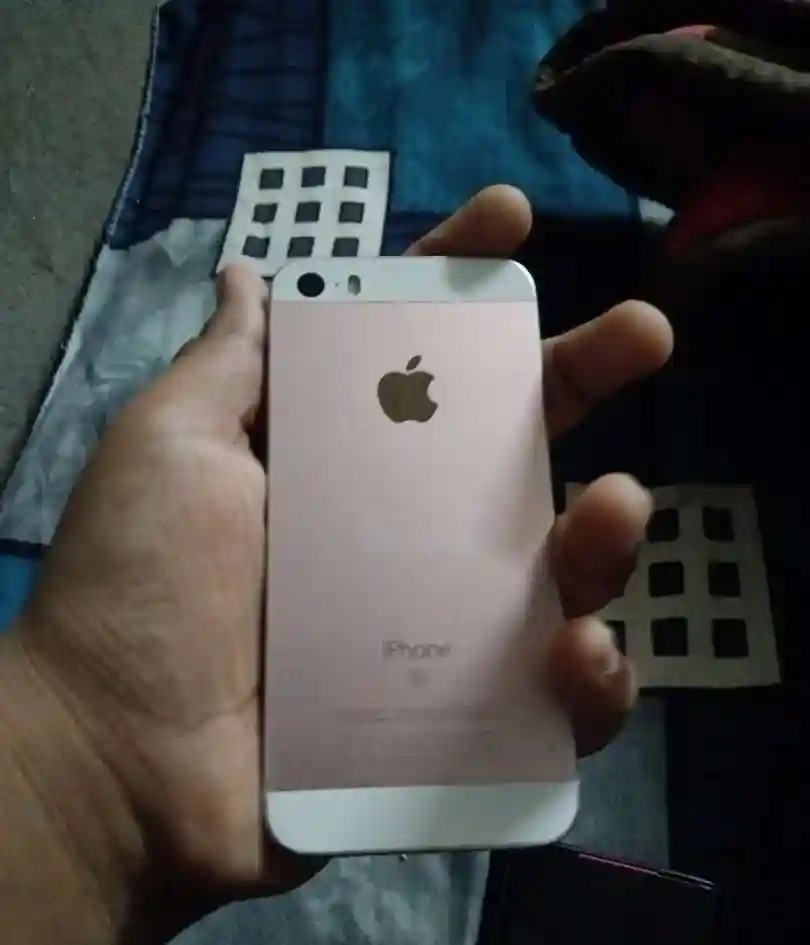 Apple iPhone SE