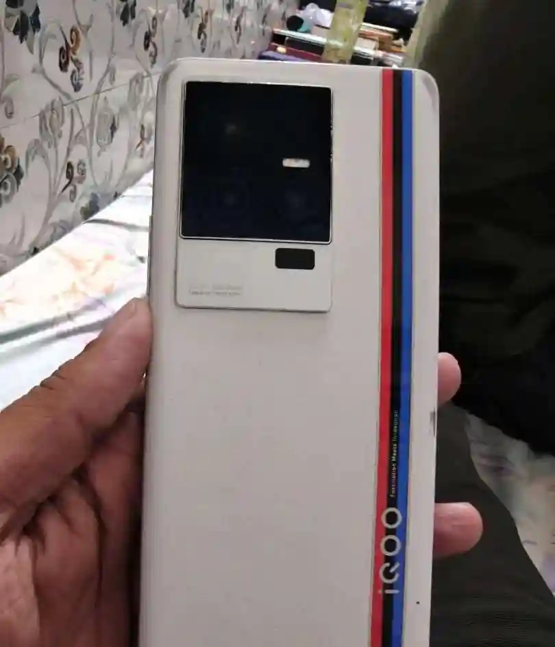 vivo iQOO 11