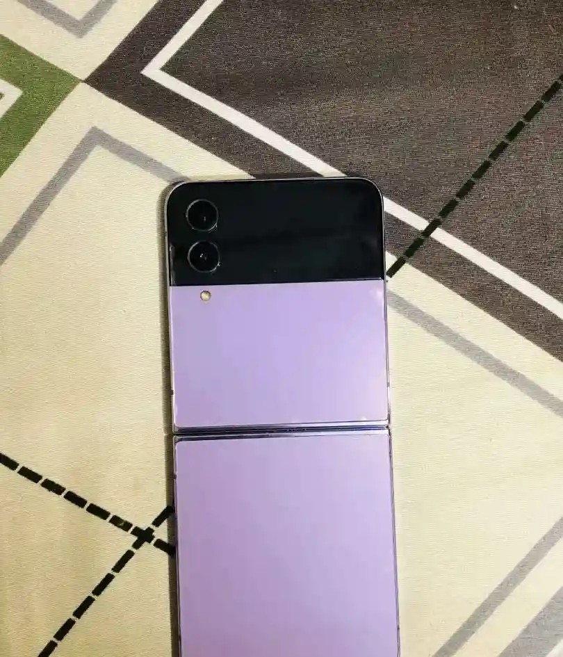 Samsung Galaxy Z Flip4