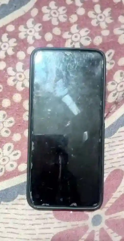 Realme C35