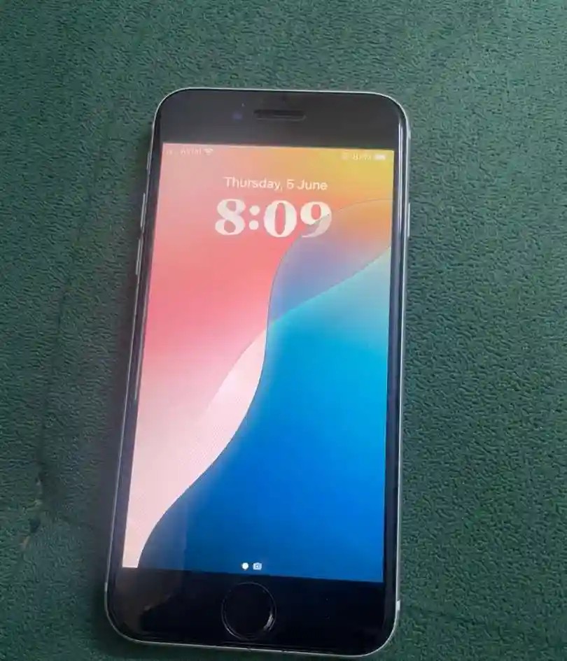 Apple iPhone SE (2020)