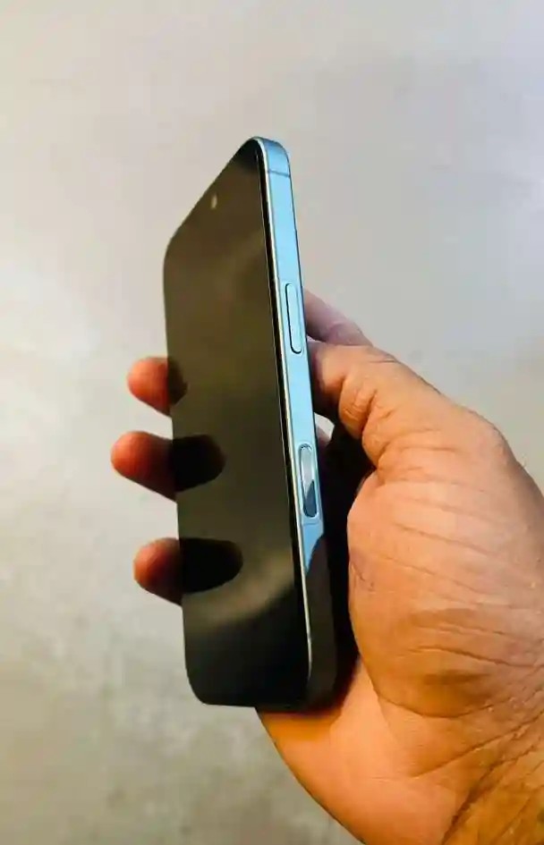 Apple iPhone 16
