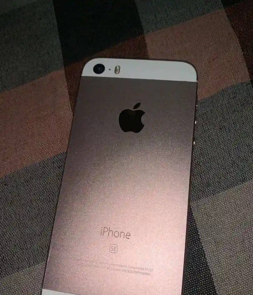 Apple iPhone SE
