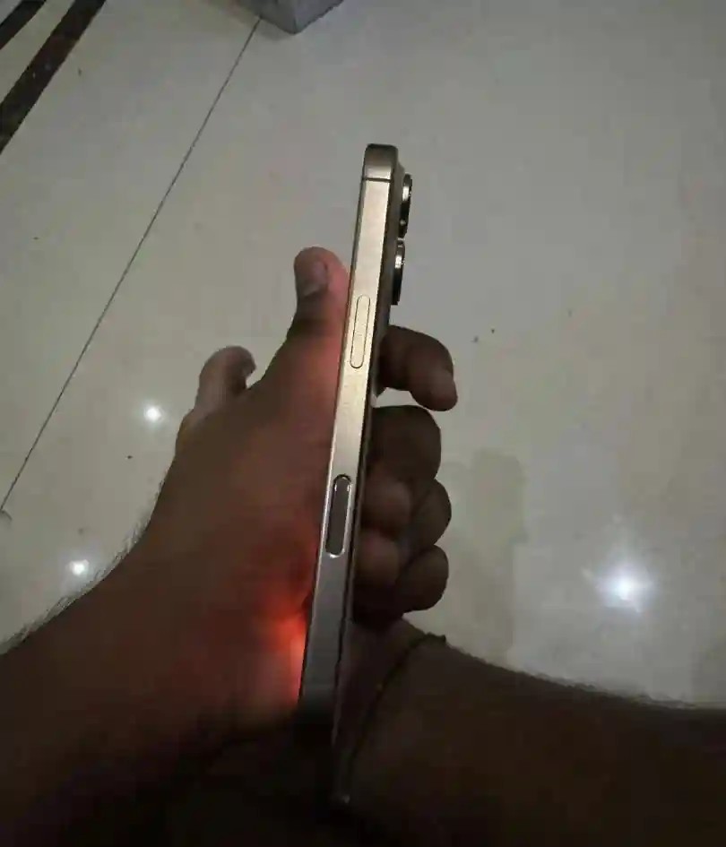 Apple iPhone 16