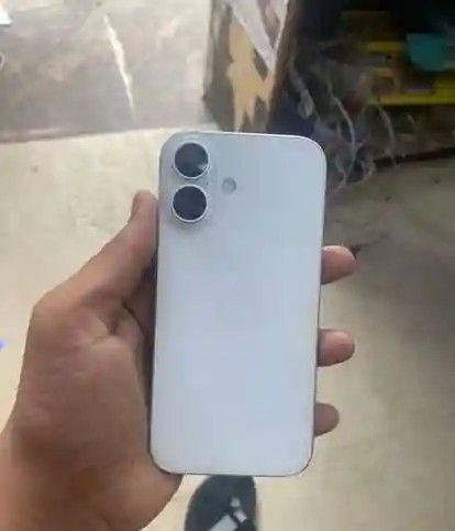 Apple iPhone 16